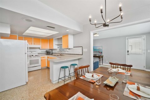 Casa en venta en Tampa, Florida, 4 dormitorios, 152.27 m2 № 2151858 - foto 8