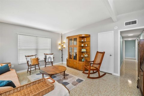 Casa en venta en Tampa, Florida, 4 dormitorios, 152.27 m2 № 2151858 - foto 6