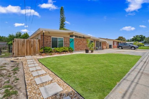 Casa en venta en Tampa, Florida, 4 dormitorios, 152.27 m2 № 2151858 - foto 2
