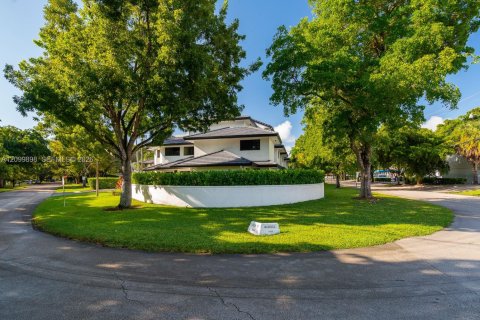 Condo in Coral Gables, Florida, 2 bedrooms  № 2403954 - photo 3