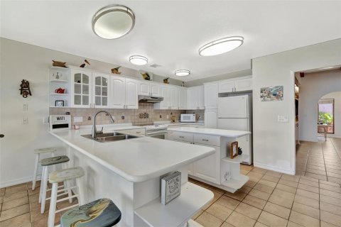 Casa en venta en Hutchinson Island South, Florida, 3 dormitorios, 216.28 m2 № 1802204 - foto 13