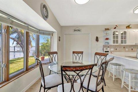 Casa en venta en Hutchinson Island South, Florida, 3 dormitorios, 216.28 m2 № 1802204 - foto 16