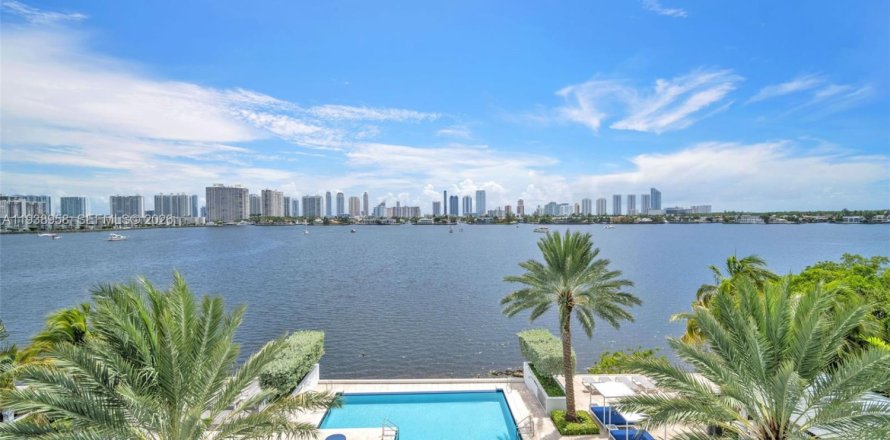 Condo à North Miami Beach, Floride, 2 chambres  № 1996732