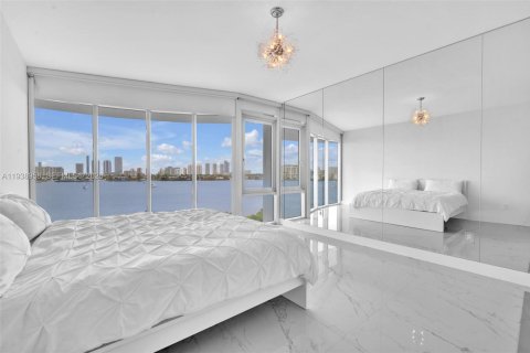 Copropriété à vendre à North Miami Beach, Floride: 2 chambres, 170.57 m2 № 1996732 - photo 19