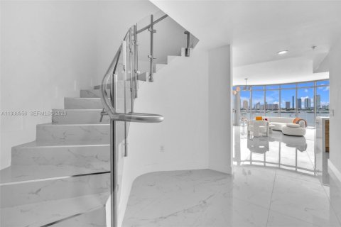 Copropriété à vendre à North Miami Beach, Floride: 2 chambres, 170.57 m2 № 1996732 - photo 4