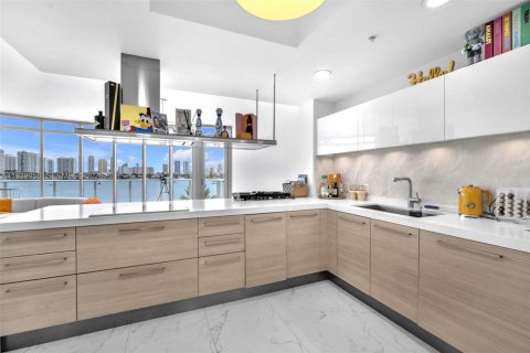 Copropriété à vendre à North Miami Beach, Floride: 2 chambres, 170.57 m2 № 1996732 - photo 12