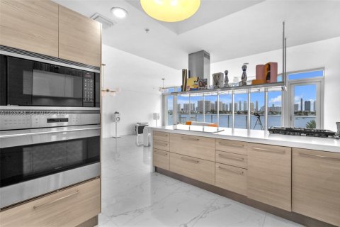 Copropriété à vendre à North Miami Beach, Floride: 2 chambres, 170.57 m2 № 1996732 - photo 13