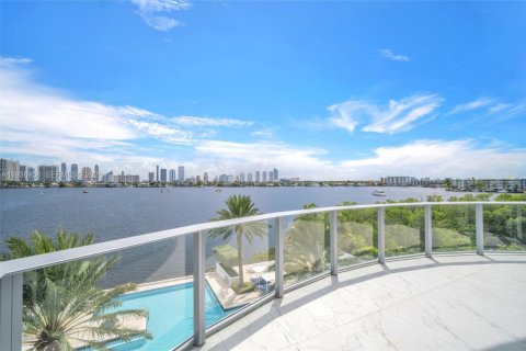 Copropriété à vendre à North Miami Beach, Floride: 2 chambres, 170.57 m2 № 1996732 - photo 23