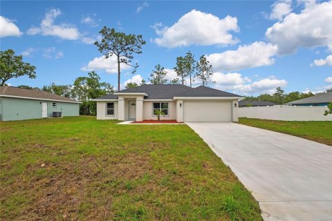 House in Citrus Springs, Florida 3 bedrooms, 138.7 sq.m. № 2203778 - photo 3