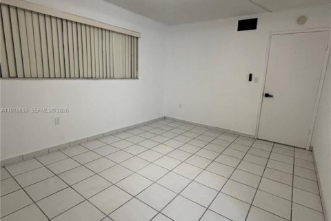 Condo in Miami, Florida, 2 bedrooms  № 2041956 - photo 6