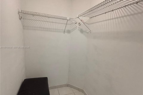 Condo in Miami, Florida, 2 bedrooms  № 2041956 - photo 10