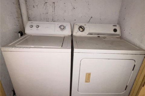 Condo in Miami, Florida, 2 bedrooms  № 2041956 - photo 13