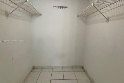 Condo in Miami, Florida, 2 bedrooms  № 2041956 - photo 7