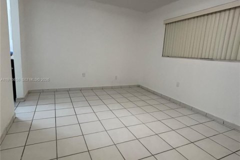 Condo in Miami, Florida, 2 bedrooms  № 2041956 - photo 5