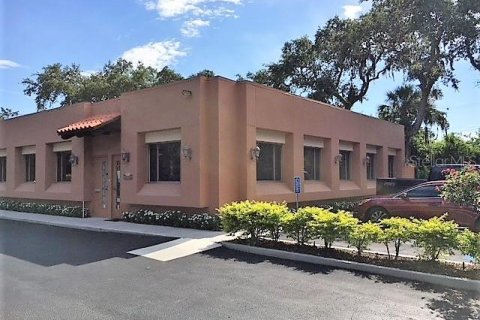 Commercial property in Bradenton, Florida № 2266563