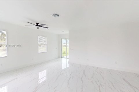House in Fort Myers, Florida 4 bedrooms, 140.75 sq.m. № 2152700 - photo 8
