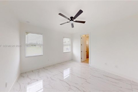 House in Fort Myers, Florida 4 bedrooms, 140.75 sq.m. № 2152700 - photo 10