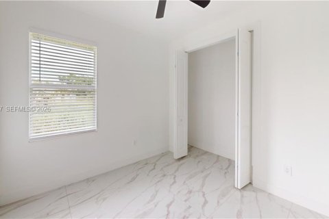 House in Fort Myers, Florida 4 bedrooms, 140.75 sq.m. № 2152700 - photo 15