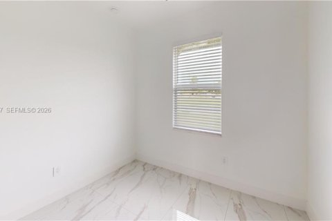 House in Fort Myers, Florida 4 bedrooms, 140.75 sq.m. № 2152700 - photo 13