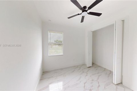 House in Fort Myers, Florida 4 bedrooms, 140.75 sq.m. № 2152700 - photo 17