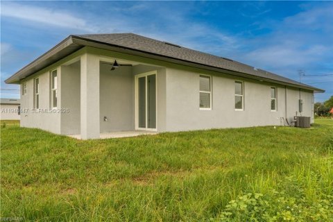 House in Fort Myers, Florida 4 bedrooms, 140.75 sq.m. № 2152700 - photo 22