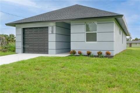 House in Fort Myers, Florida 4 bedrooms, 140.75 sq.m. № 2152700