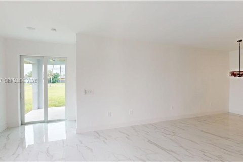 House in Fort Myers, Florida 4 bedrooms, 140.75 sq.m. № 2152700 - photo 21