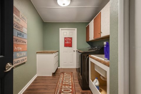 Casa en venta en Weeki Wachee, Florida, 3 dormitorios, 165.92 m2 № 2156071 - foto 18