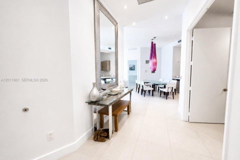 Condo in Sunny Isles Beach, Florida, 2 bedrooms  № 2074956 - photo 4