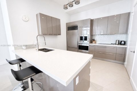 Condo in Sunny Isles Beach, Florida, 2 bedrooms  № 2074956 - photo 8