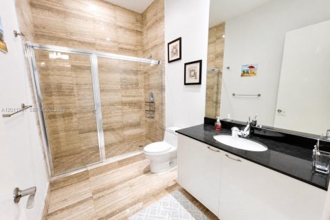 Condo in Sunny Isles Beach, Florida, 2 bedrooms  № 2074956 - photo 16