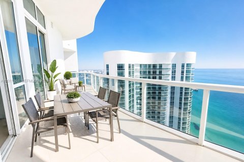 Condo in Sunny Isles Beach, Florida, 2 bedrooms  № 2074956