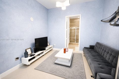 Condo in Sunny Isles Beach, Florida, 2 bedrooms  № 2074956 - photo 15
