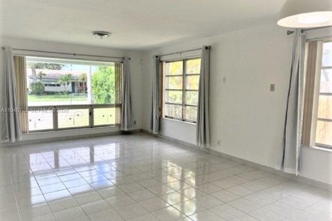 Villa ou maison à louer à Hollywood, Floride: 3 chambres, 170.2 m2 № 2003738 - photo 6