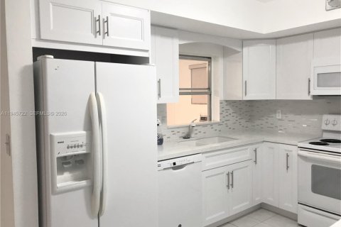 Villa ou maison à louer à Hollywood, Floride: 3 chambres, 170.2 m2 № 2003738 - photo 13