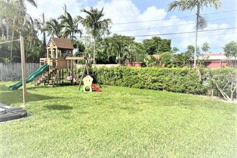 Villa ou maison à louer à Hollywood, Floride: 3 chambres, 170.2 m2 № 2003738 - photo 3