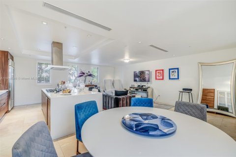 Condo in Coral Gables, Florida, 3 bedrooms  № 1976988 - photo 11