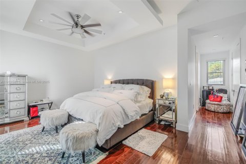 Condo in Coral Gables, Florida, 3 bedrooms  № 1976988 - photo 23