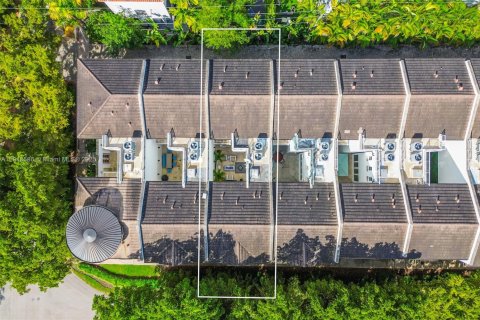 Condo in Coral Gables, Florida, 3 bedrooms  № 1976988 - photo 3