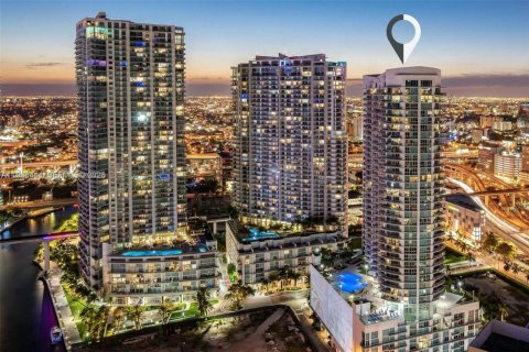 Condominio en Miami, Florida, 2 dormitorios  № 2028642