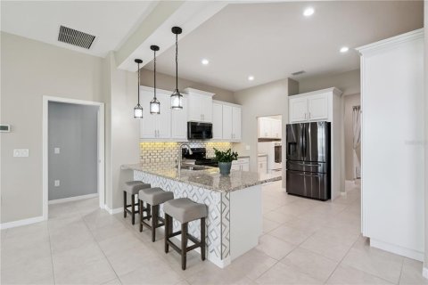 House in Mount Dora, Florida 3 bedrooms, 207.26 sq.m. № 2393712 - photo 14