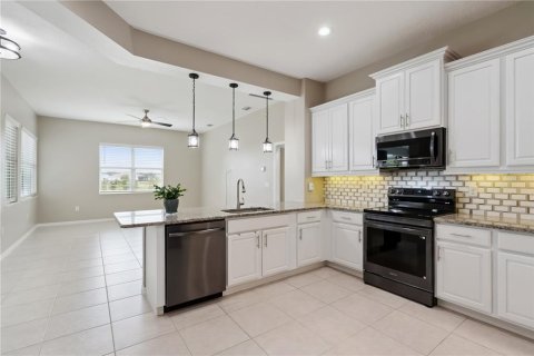 House in Mount Dora, Florida 3 bedrooms, 207.26 sq.m. № 2393712 - photo 13