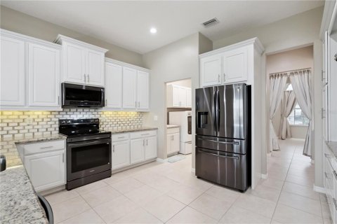 House in Mount Dora, Florida 3 bedrooms, 207.26 sq.m. № 2393712 - photo 17