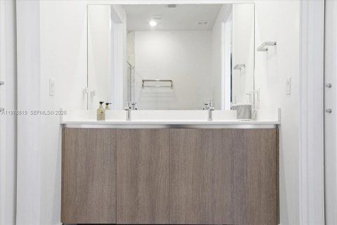 Adosado en venta en Miami, Florida, 4 dormitorios, 211.82 m2 № 2040598 - foto 23