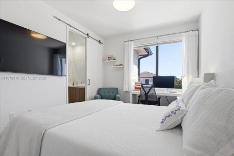 Adosado en venta en Miami, Florida, 4 dormitorios, 211.82 m2 № 2040598 - foto 26