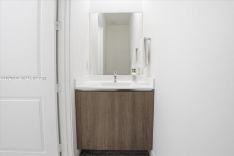 Adosado en venta en Miami, Florida, 4 dormitorios, 211.82 m2 № 2040598 - foto 13