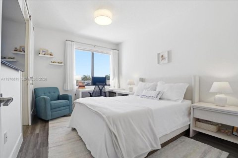 Adosado en venta en Miami, Florida, 4 dormitorios, 211.82 m2 № 2040598 - foto 25