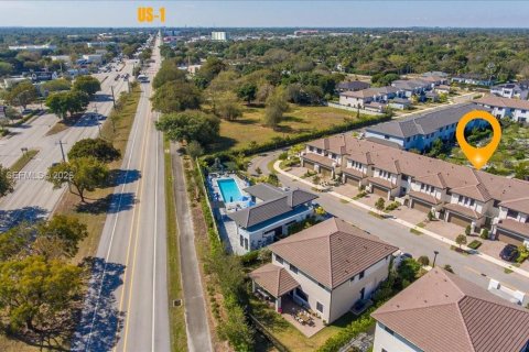 Adosado en venta en Miami, Florida, 4 dormitorios, 211.82 m2 № 2040598 - foto 3