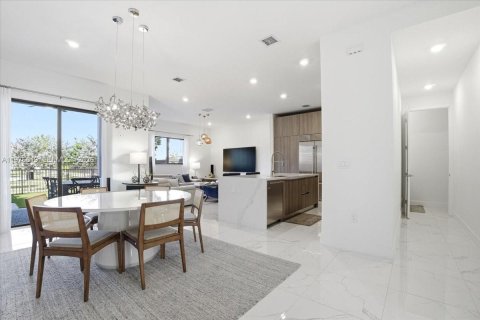 Adosado en venta en Miami, Florida, 4 dormitorios, 211.82 m2 № 2040598 - foto 6