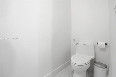 Adosado en venta en Miami, Florida, 4 dormitorios, 211.82 m2 № 2040598 - foto 14